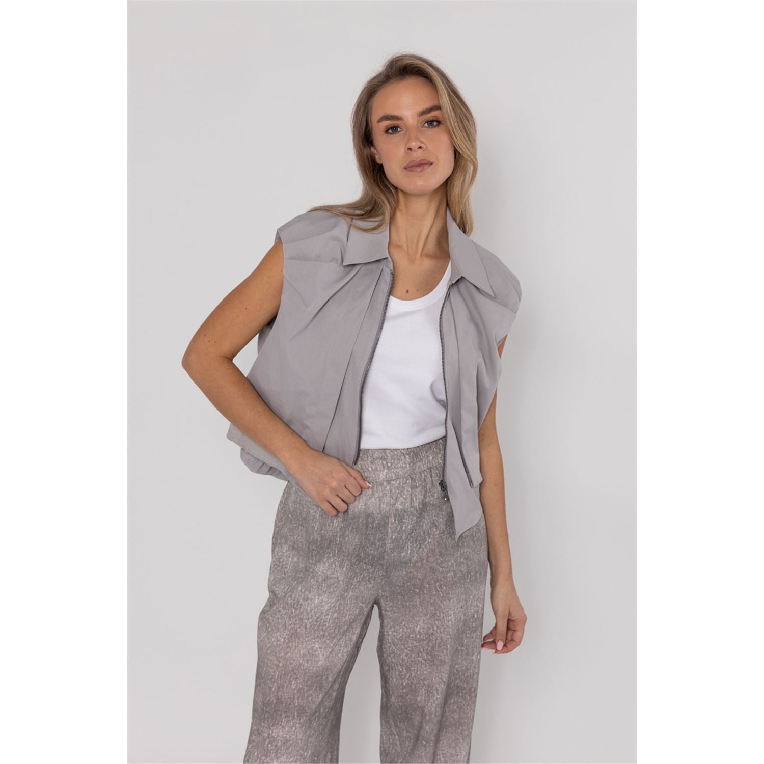Jacket sleeveless