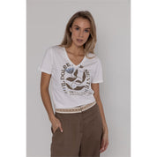 V-neck T-shirt made of 100% cotton with artwork. Pair with one of our jackets for a layered look.