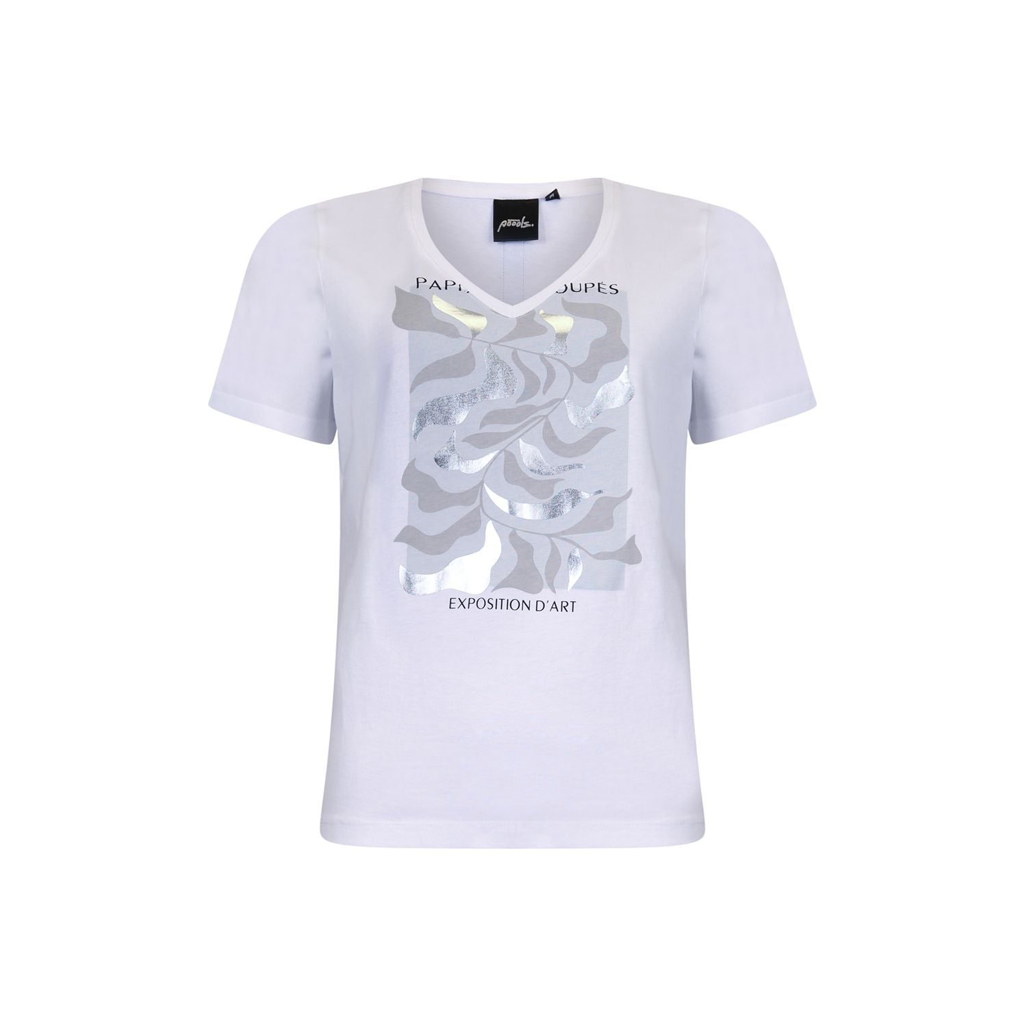 V-neck T-shirt made of 100% cotton with artwork. Pair with one of our jackets for a layered look.